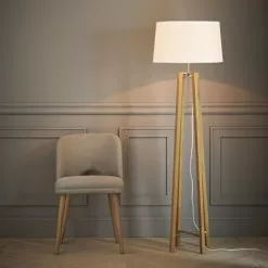 Maisons Du Monde Lampadaires Lampadaire Trépied En Chêne Et Abat-jour Blanc H160 -Luminaires Soldes lampadaire trepied en chene et abat jour blanc h160 1000 0 16 174471 5