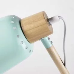 Maisons Du Monde Lampes De Chevet Enfant Lampe De Bureau En Métal Vert Et Hévéa 9 Maisons Du Monde Lampes De Chevet Enfant Lampe De Bureau En Métal Vert Et Hévéa -Luminaires Soldes lampe de bureau en metal vert et hevea 1000 8 23 181653 4